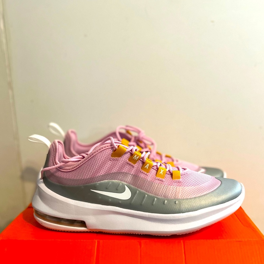 Nike Air Max Axis "Pink/Particle Grey"